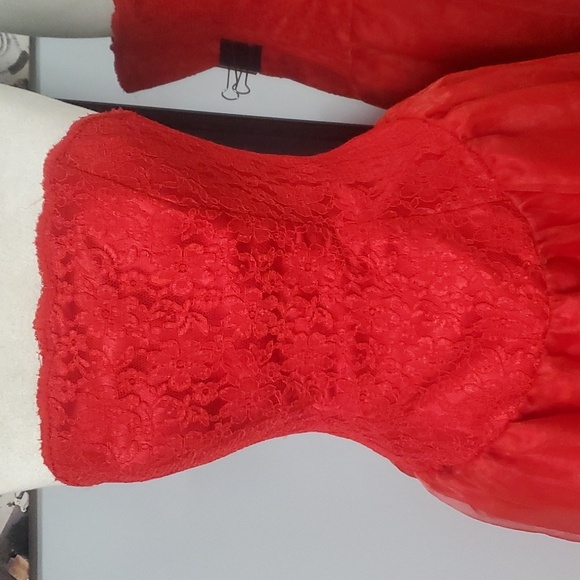 DAZZLING RED FIT N FLARE GOWN STRAPLESS LACE OVERLAY FULL ZIP BACK EMBROIDERED - Picture 7 of 16